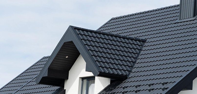 Blachodachówka czy blacha trapezowa - Co lepiej się u Ciebie sprawdzi?