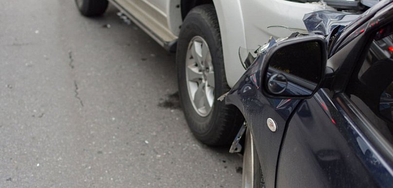 Jak legalnie zezłomować samochód i uniknąć problemów formalnych?