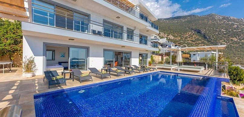 Jak wybrać najwygodniejszy leżak basenowy do domowego ogrodu?