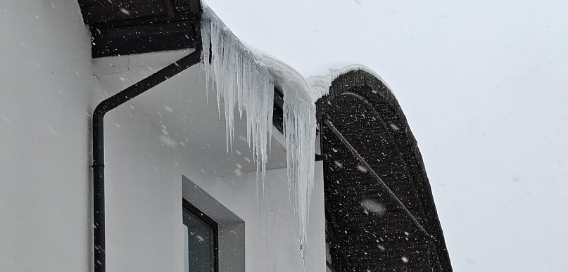 Mandat do 500 zł za nieusunięcie sopli – Straż Miejska ostrzega