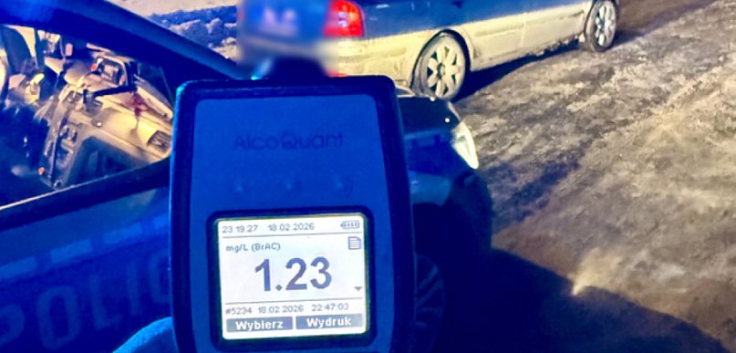 Pracował od kilku godzin i przewoził pasażerów. Był kompletnie pijany