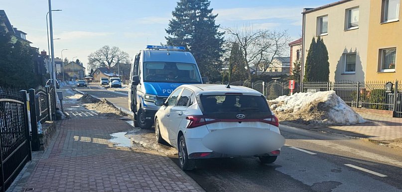 Kolizja rowerzystki i auta w Redzie