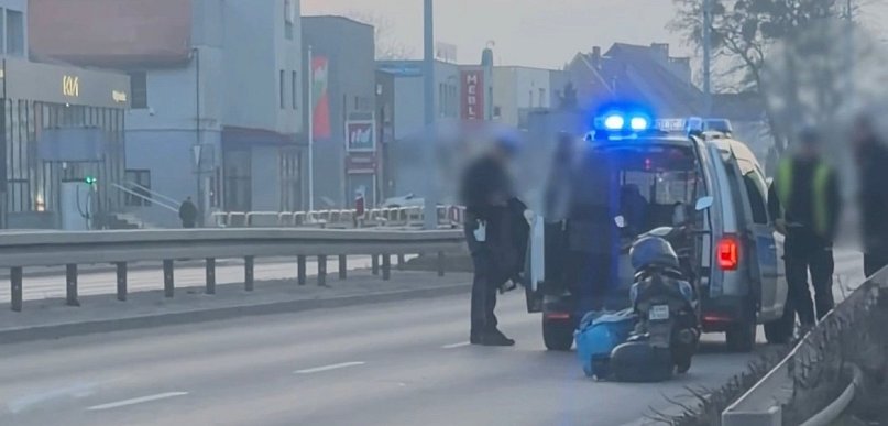 Nietrzeźwy kierowca motoroweru przewrócił się na jezdni w Wejherowie