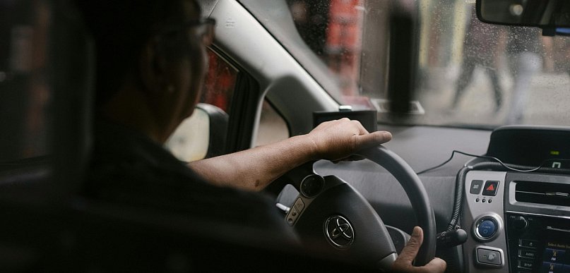 „Łapki na kierownicę”. Kierowcy pod lupą przez cały marzec