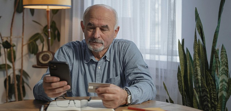 Kliknął reklamę – stracił 40 tys. zł. Policja ostrzega mieszkańców