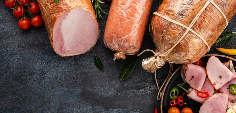 Domowe wędliny – jakie przyprawy i dodatki wzbogacą smak i aromat mięsa?