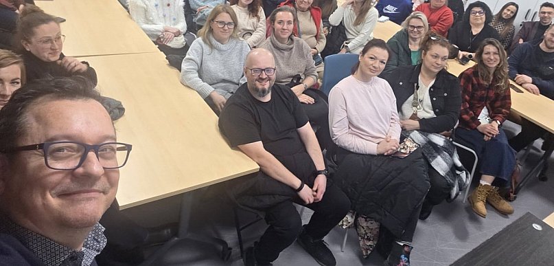 Jak wychować dziecko w świecie smartfonów? Reda zaprasza na warsztaty