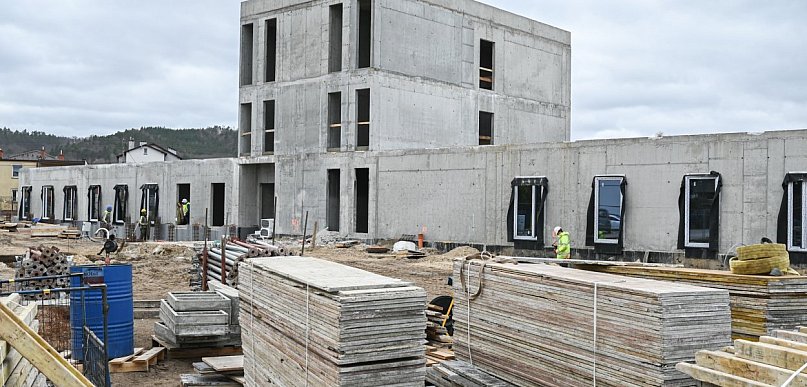 Nowy budynek dla seniorów rośnie w oczach. Zobacz, co się w nim znajdzie