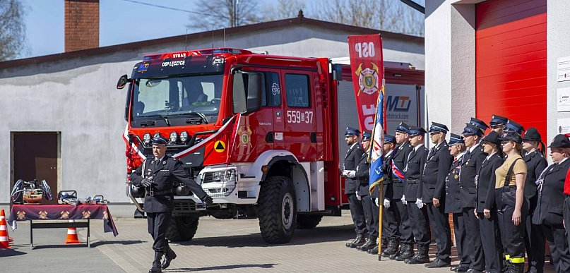 Nowy wóz wzmocni bezpieczeństwo mieszkańców w Łęczycach
