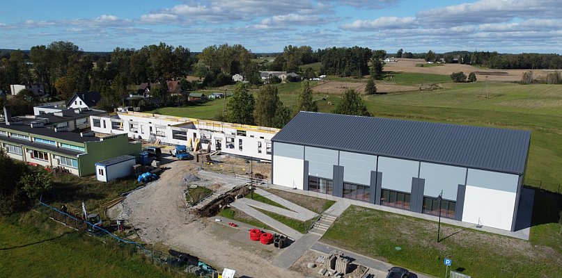 Nowe skrzydło szkoły i otwarcie hali sportowej w Łebieńskiej Hucie - 45956