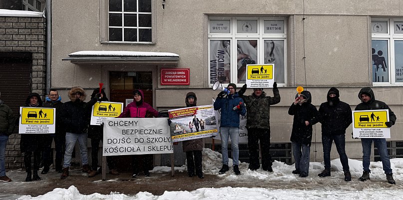 Protest w Gowinie - bezpieczeństwo pieszych i petycja