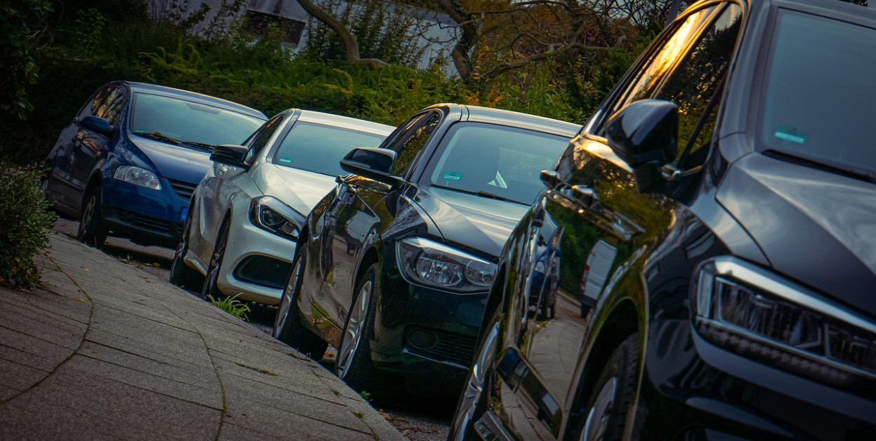 Tysiące samochodów idą pod młotek. Można je mieć za pół ceny