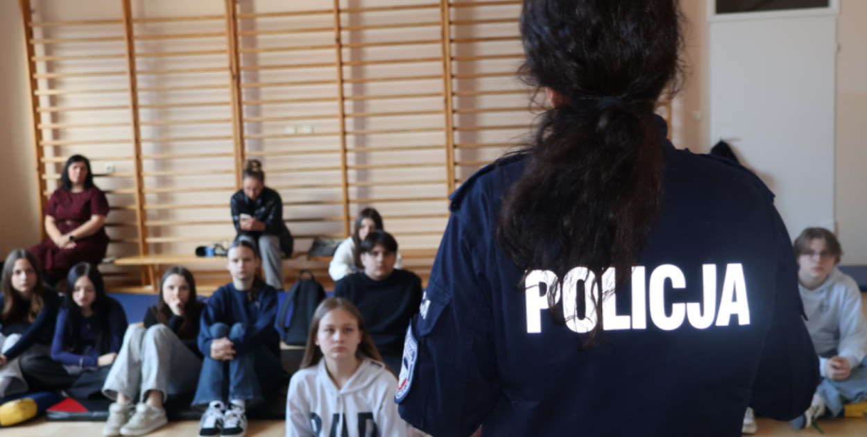 Internet bez zagrożeń? Policja rozmawiała z młodymi o cyberprzemocy