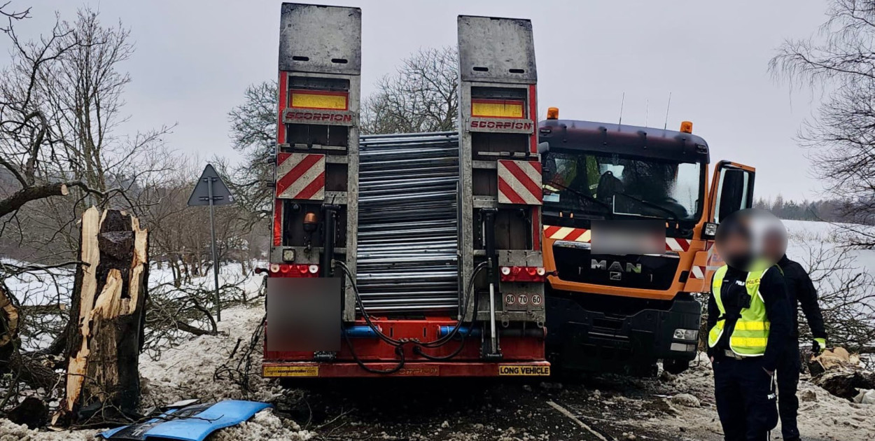Groźne zdarzenie drogowe pod Szemudem - kolizja ciężarówek