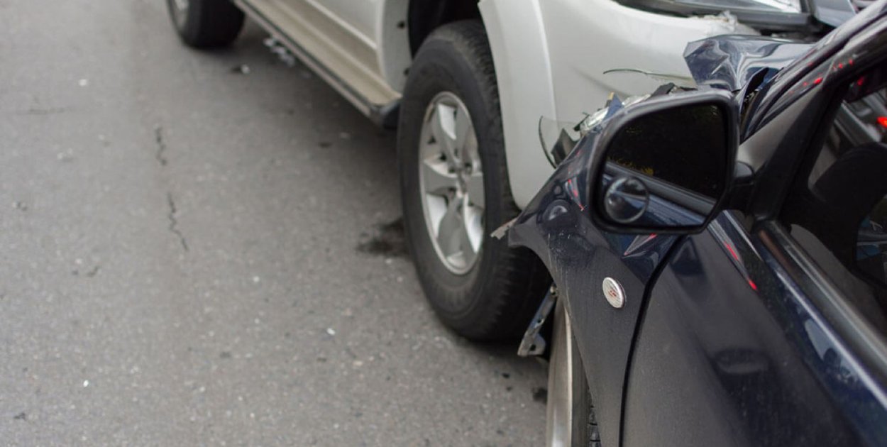 Jak legalnie zezłomować samochód i uniknąć problemów formalnych?