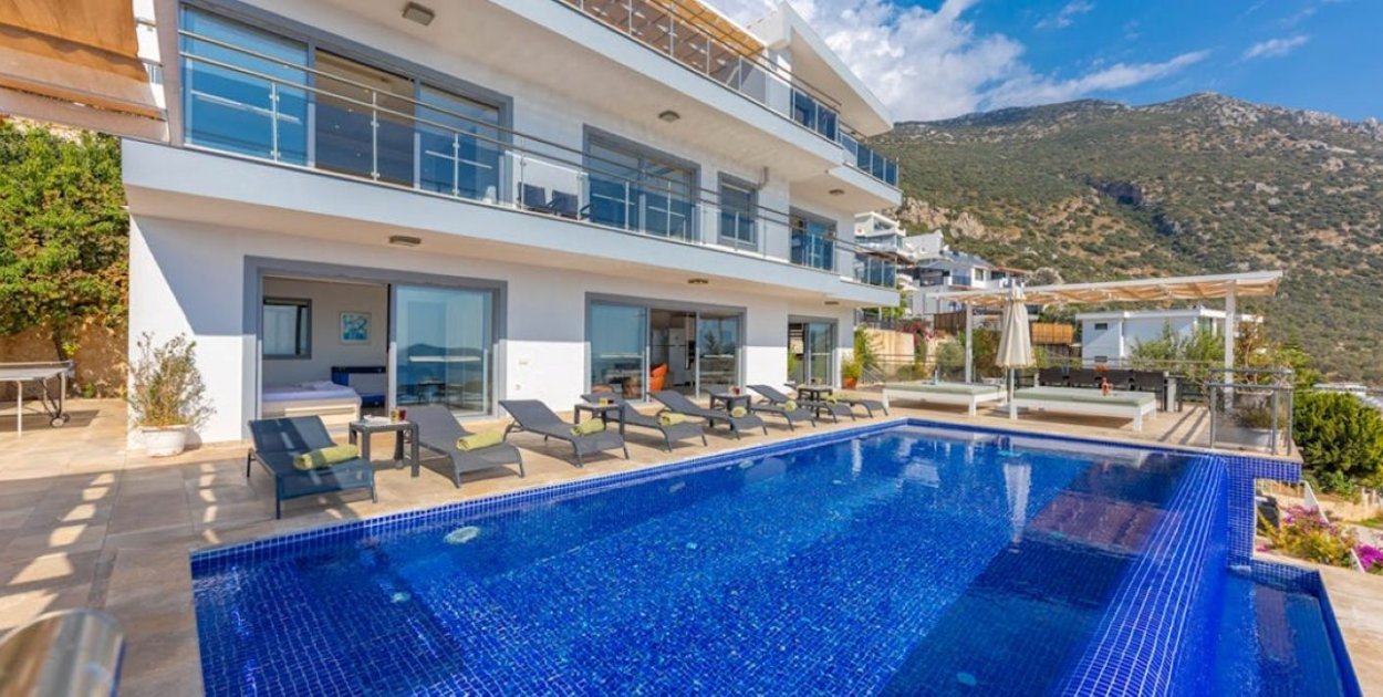 Jak wybrać najwygodniejszy leżak basenowy do domowego ogrodu?