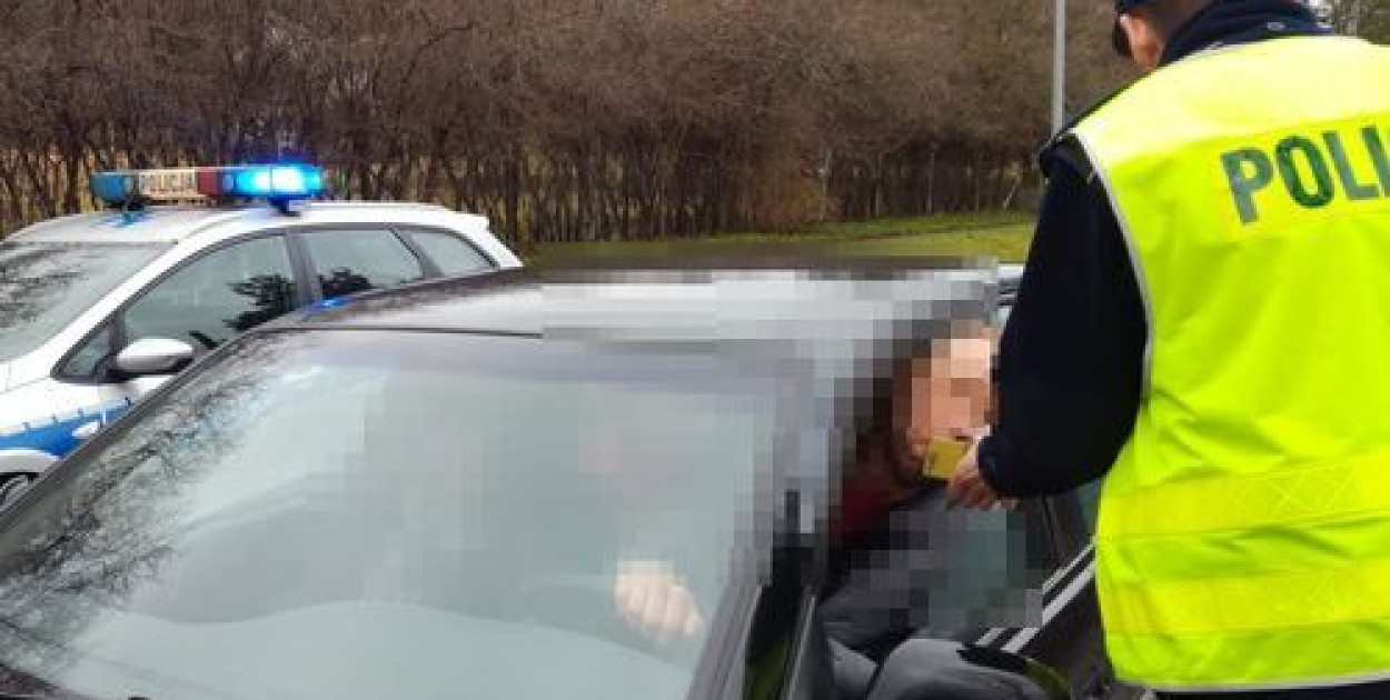 Pijany kierowca i kolizja ciężarówki - zatrzymania na drogach powiatu