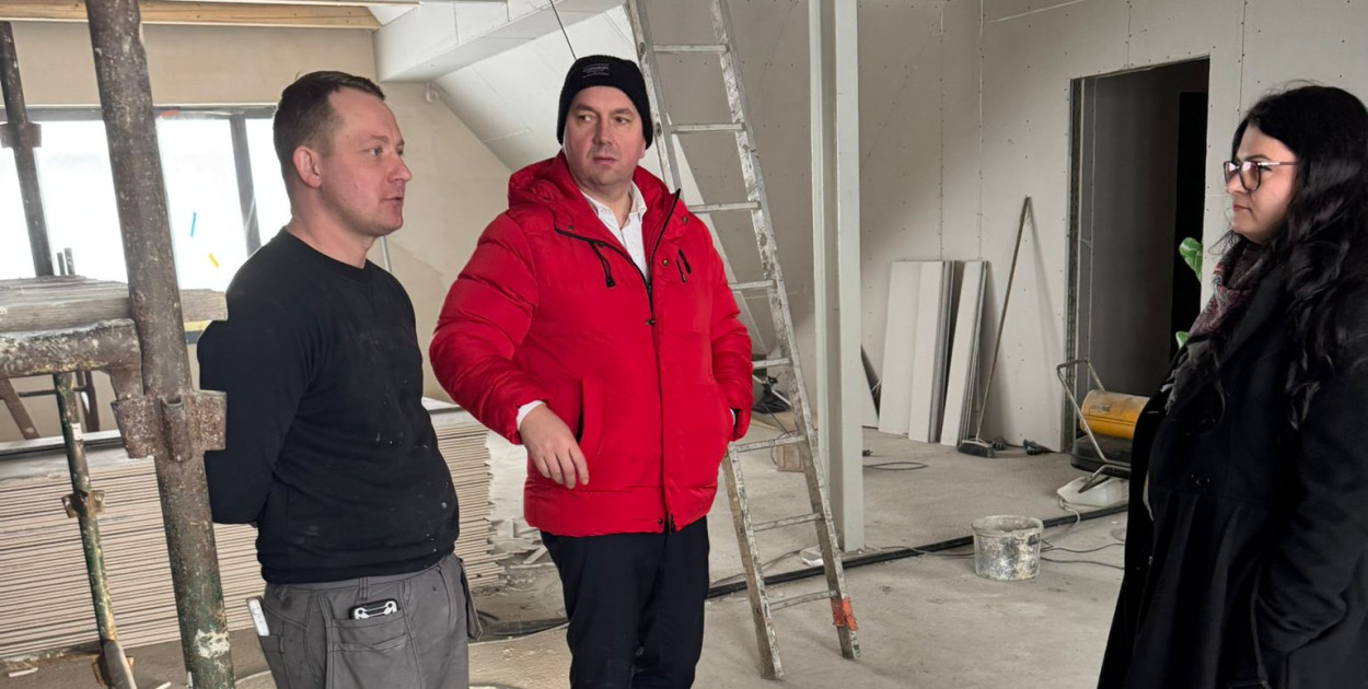 Prace na ostatniej prostej w Centrum Artystycznym