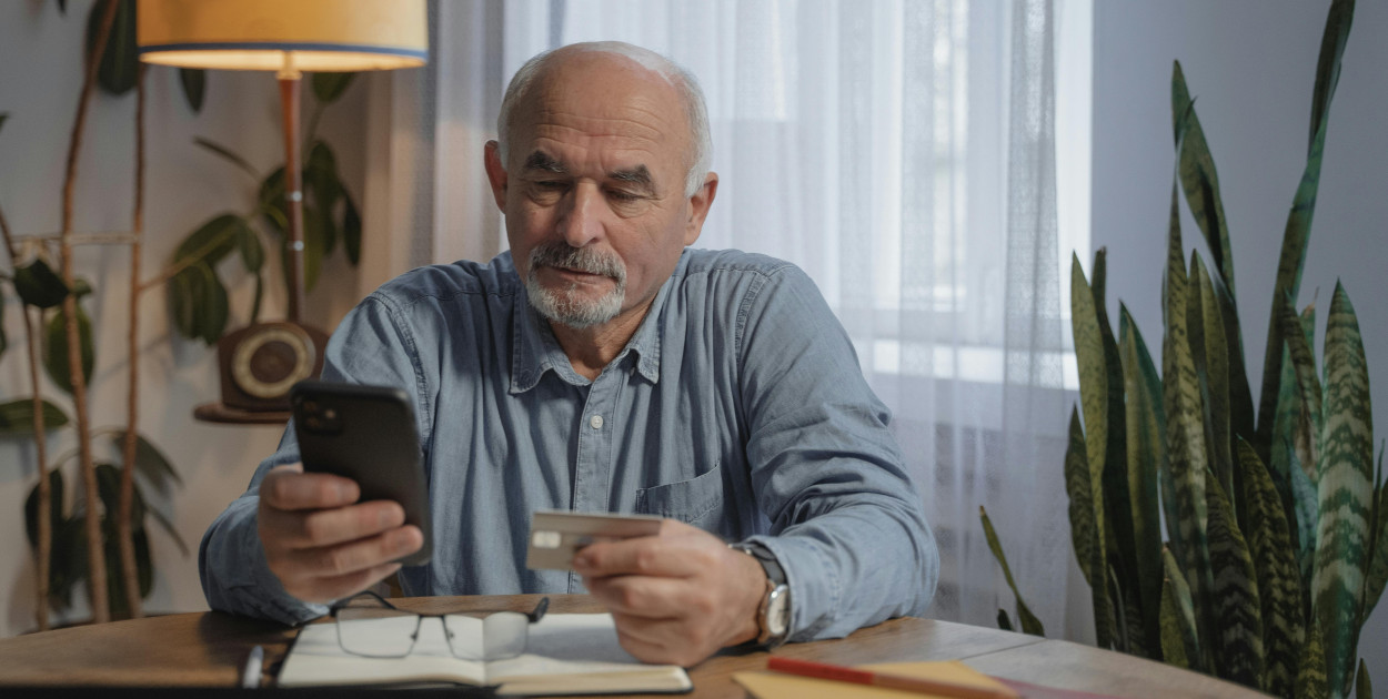 Kliknął reklamę – stracił 40 tys. zł. Policja ostrzega mieszkańców