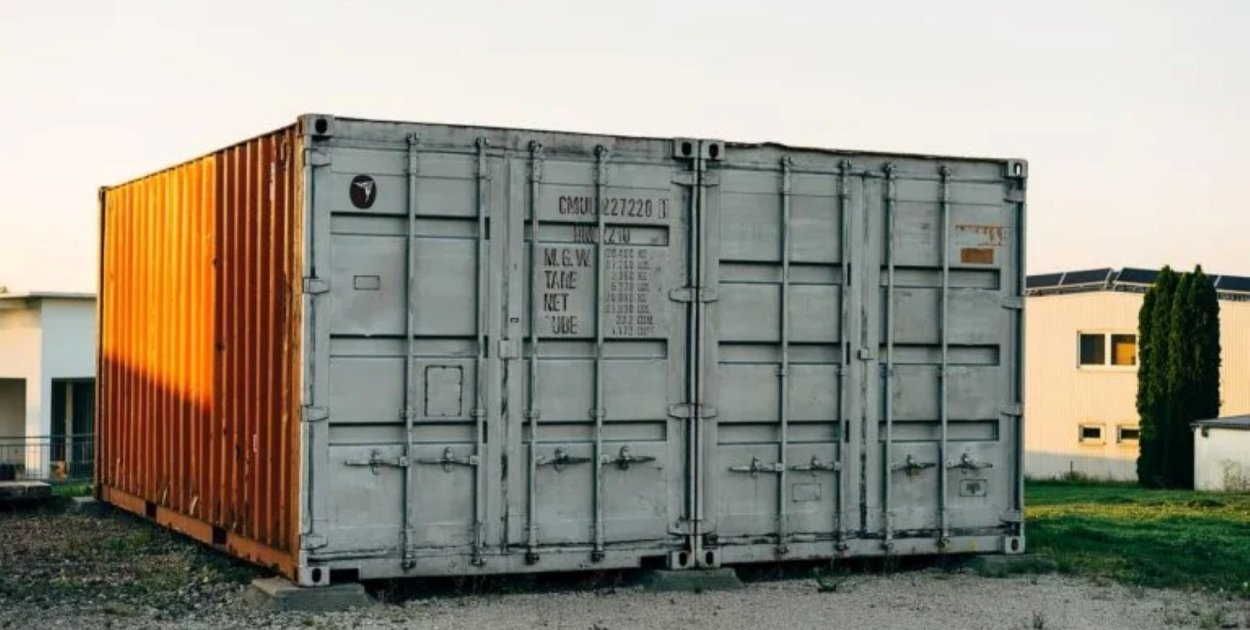 Kontenery morskie na sprzedaż – elastyczne i funkcjonalne rozwiązania dla firm 20’